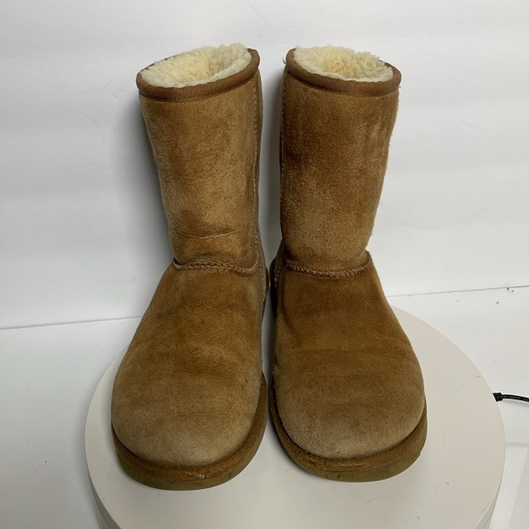 Ugg boots see pictures please size 7 - Picture 3 of 9